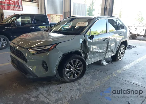 2022 Toyota Rav4 Xle Premium z USA, uszkodzony, nr VIN 2T3A1RFV8NW266958